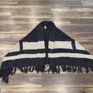 Barefoot Dreams Malibu Wrap Womens One Size Gray CozyChic Stripe Fringe Pockets